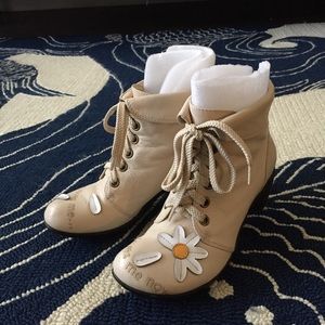 Asymmetrical design daisy leather bootie
